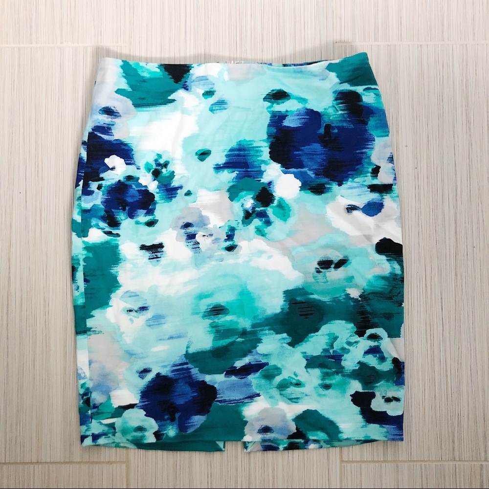 NWOT WHBM Absract Blue Pencil Skirt